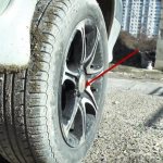 Откручиваем ступичную гайку Ваз 2114